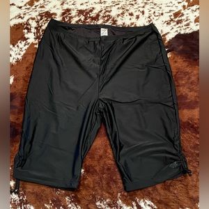 UV Skins 4x Black Swim Capri